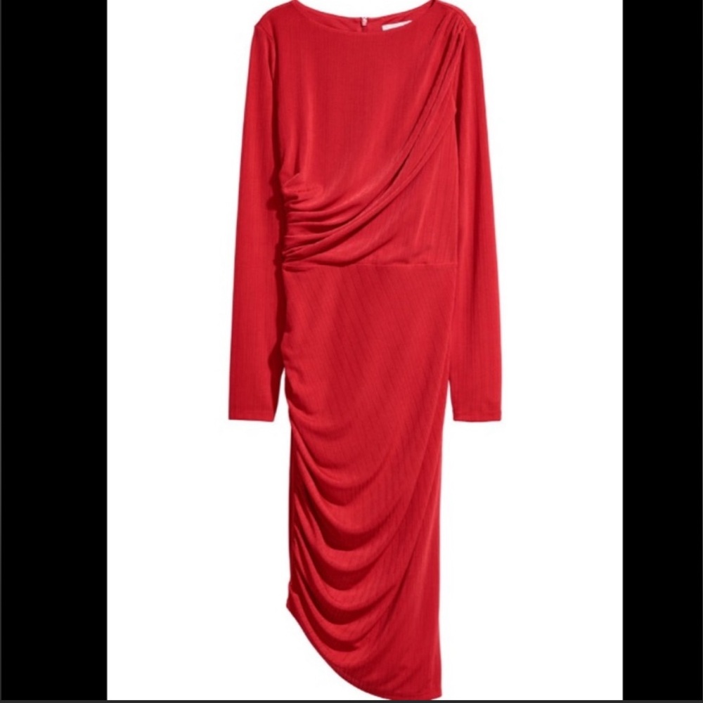 An Xs dress from H&M worn once for engagement party in very very good condition.